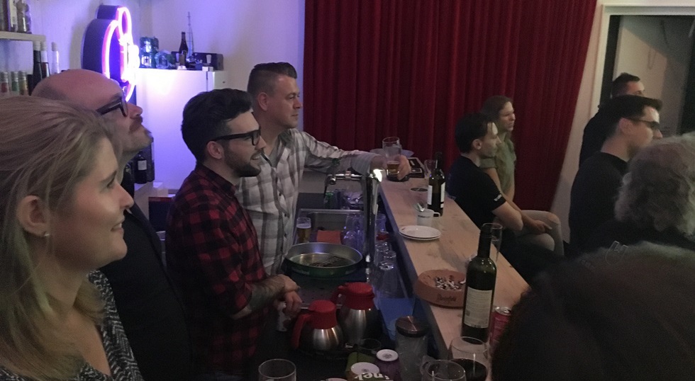 Hanna, Jan Hein, Dave en Rolf horen het nog even aan